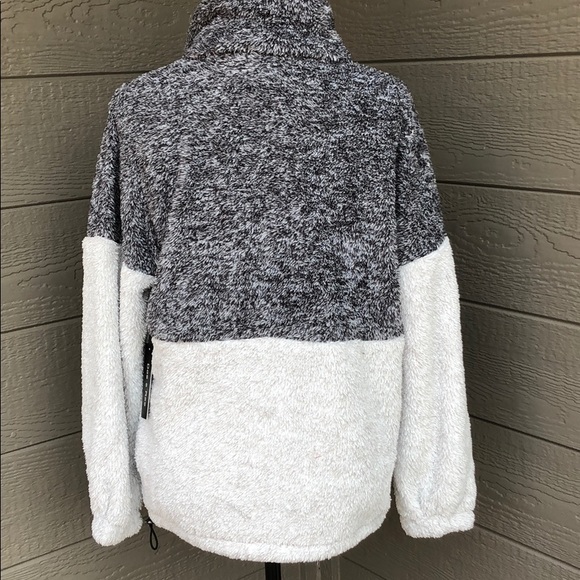 Doe & Rae Fuzzy Pullover - Picture 4 of 8